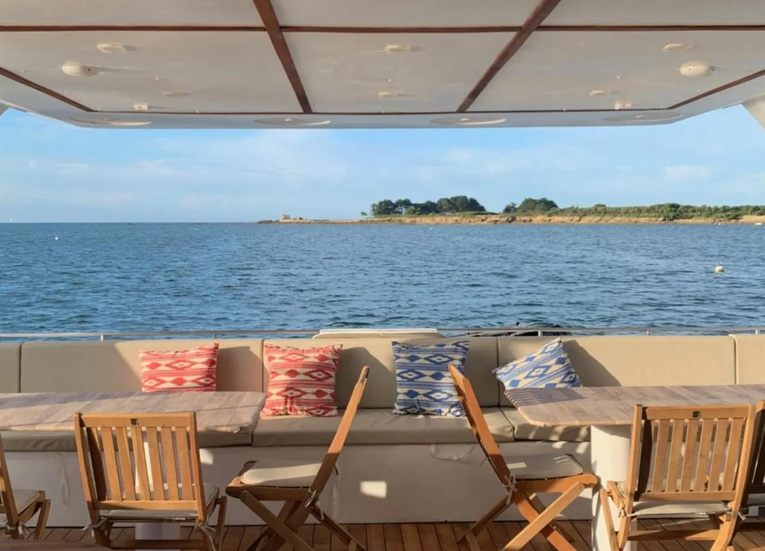Úszó hotel Valmarelo Maxi Catamaran Hotel Saint-Philibert