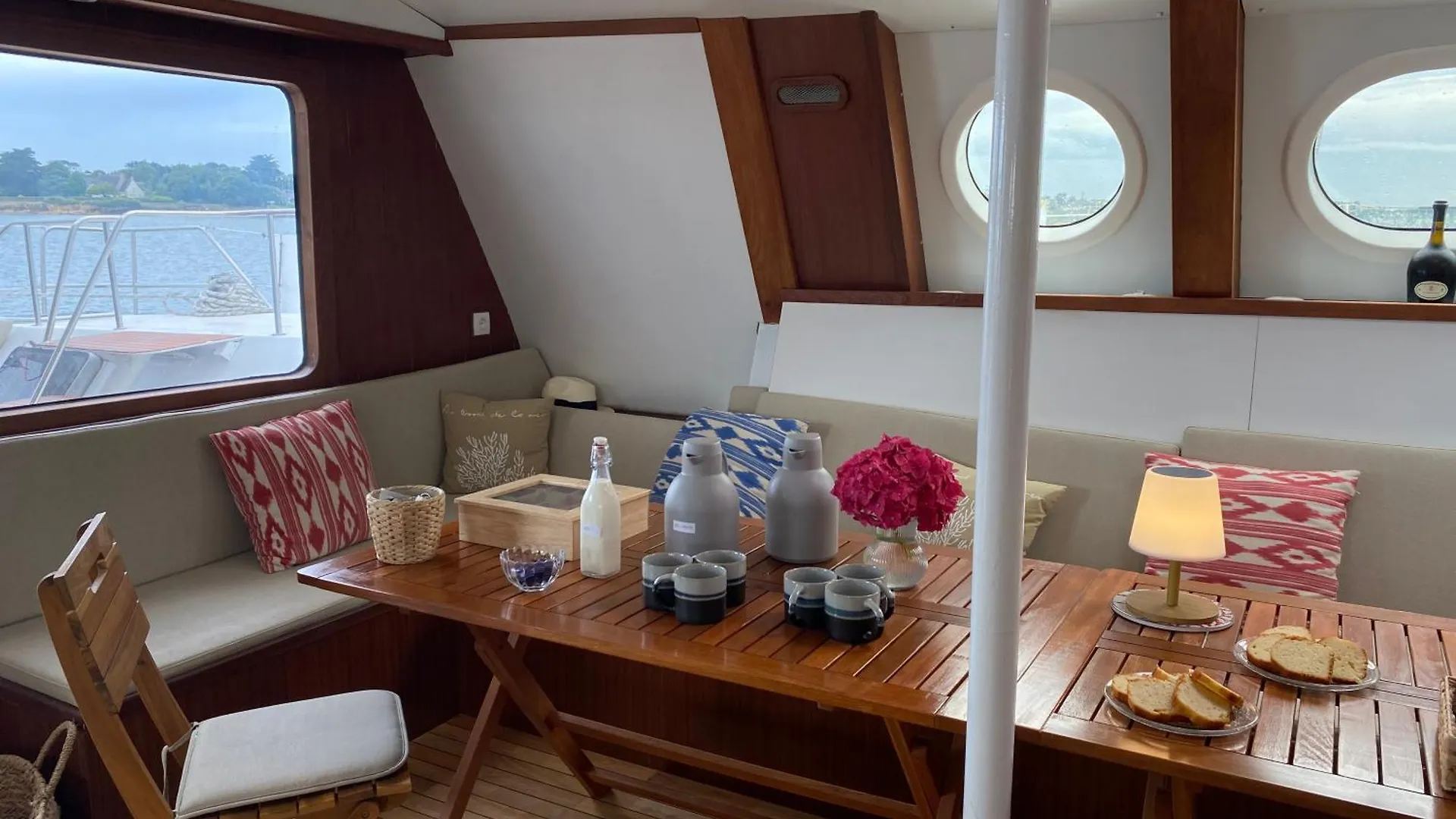 Valmarelo Maxi Catamaran Hotel Saint-Philibert Úszó hotel