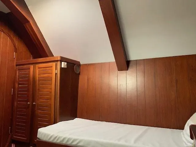 Úszó hotel Valmarelo Maxi Catamaran Hotel Saint-Philibert
